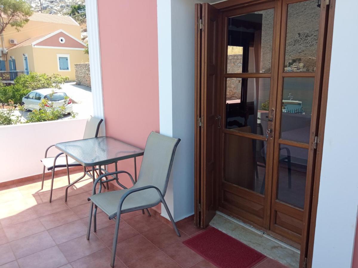 Pedi Breeze Apartment Symi Bagian luar foto