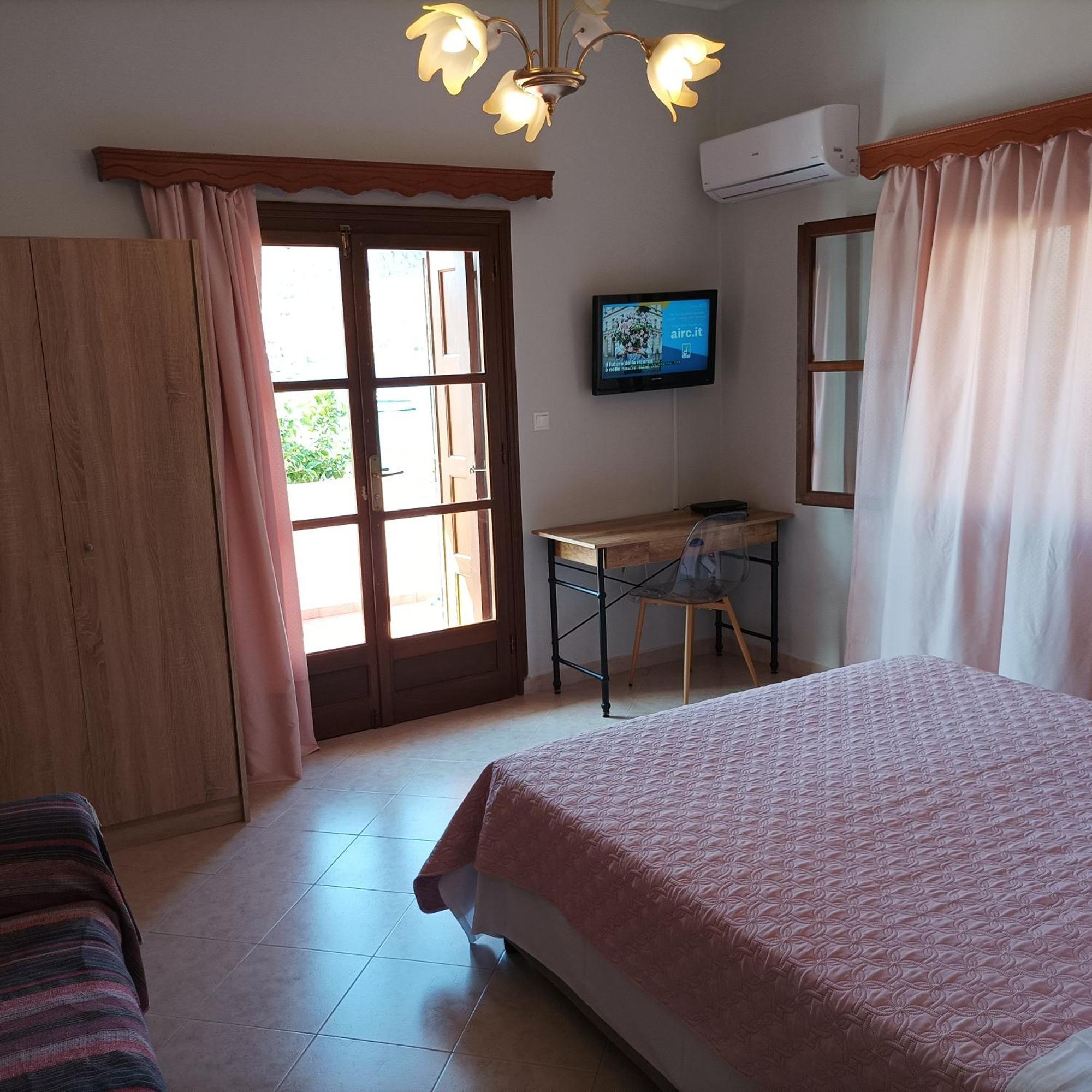 Pedi Breeze Apartment Symi Bagian luar foto