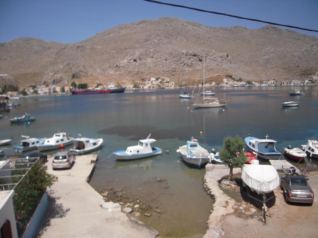 Pedi Breeze Apartment Symi Bagian luar foto