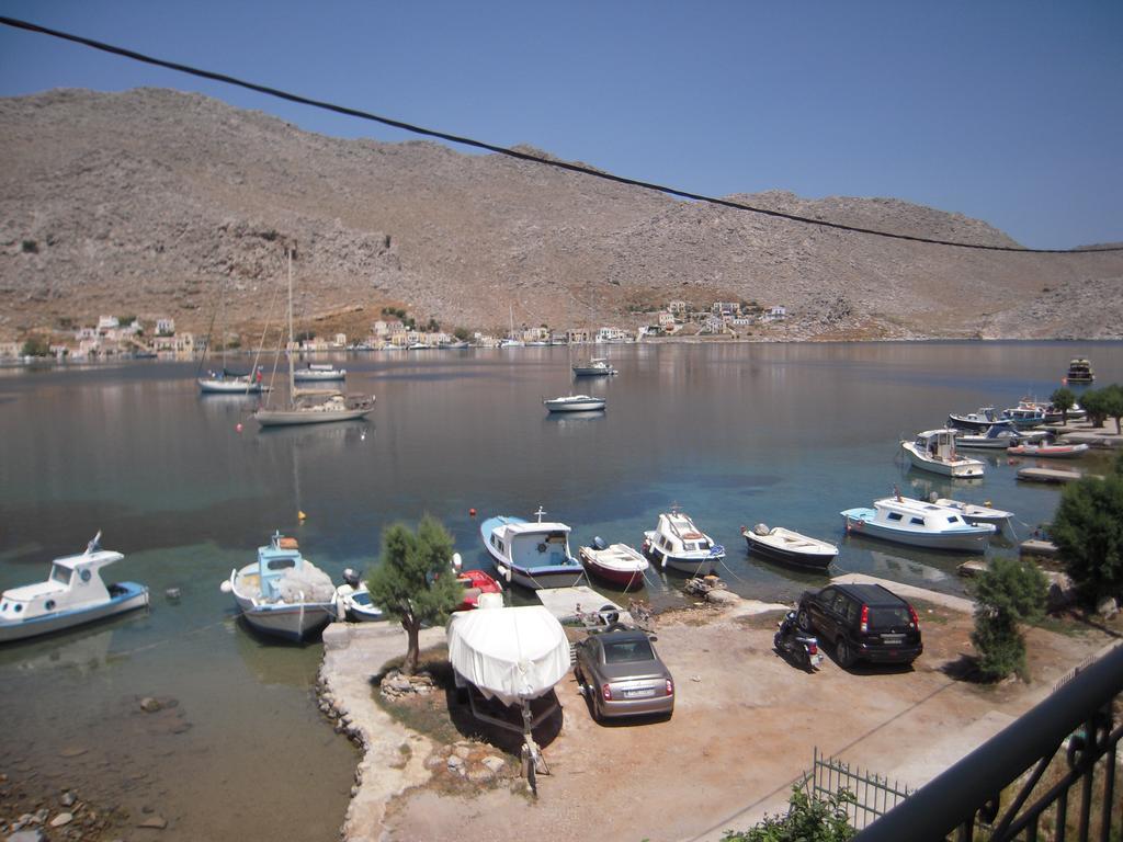 Pedi Breeze Apartment Symi Bagian luar foto