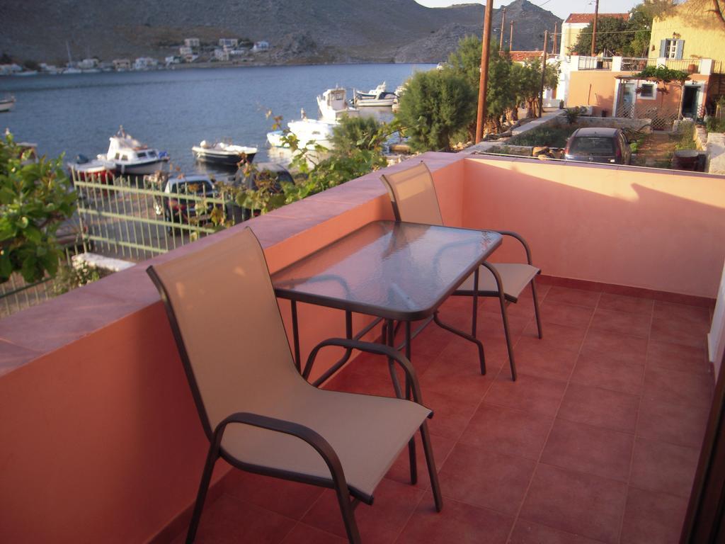 Pedi Breeze Apartment Symi Bagian luar foto