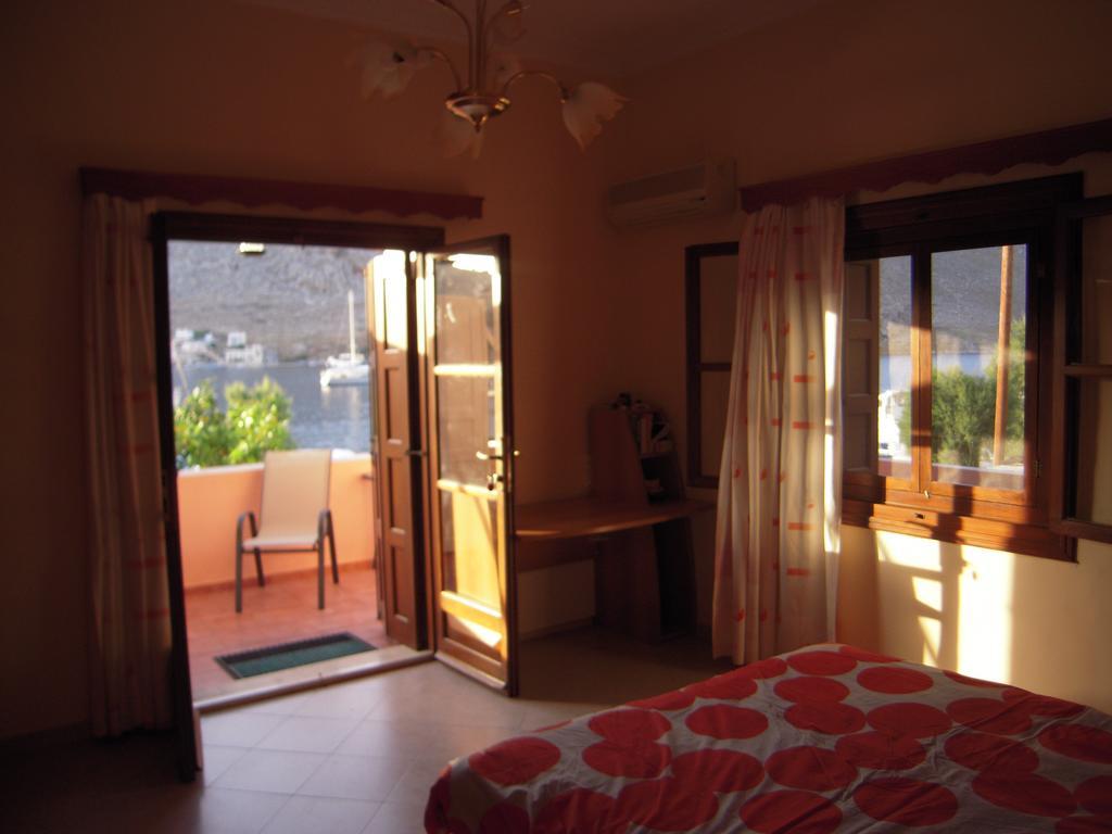 Pedi Breeze Apartment Symi Bagian luar foto