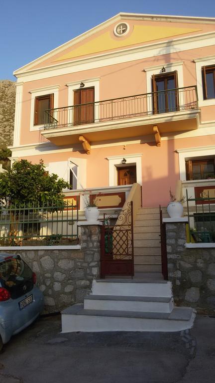 Pedi Breeze Apartment Symi Bagian luar foto