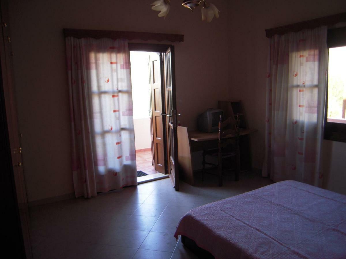 Pedi Breeze Apartment Symi Ruang foto
