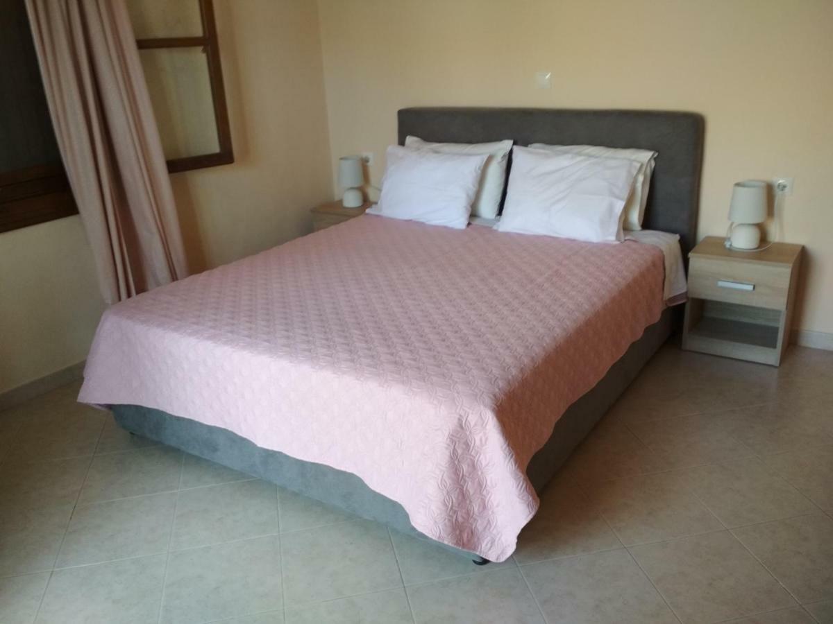 Pedi Breeze Apartment Symi Bagian luar foto